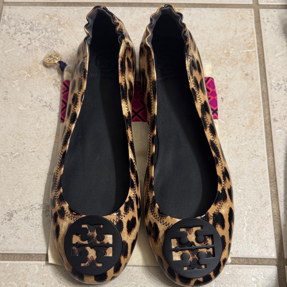 Never worn Tory Burch Reva cheetah ballet flats